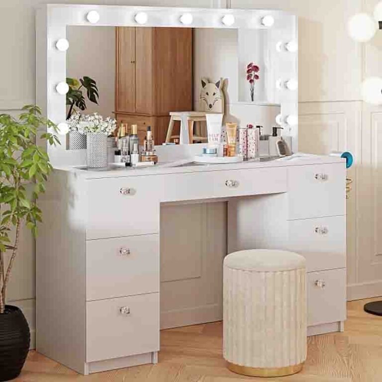 Smooth white painted MDF entertainment unit with shaker-style doors and integrated lighting – seamless modern furniture for home interiors.