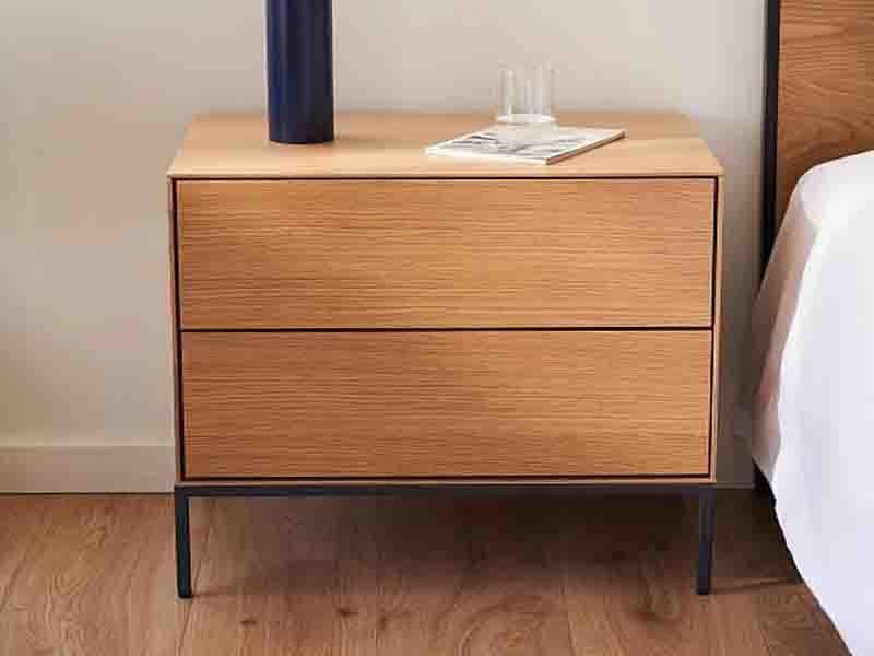 Comparison chart of furniture materials: MDF, plywood, solid wood, and particle board durability factors