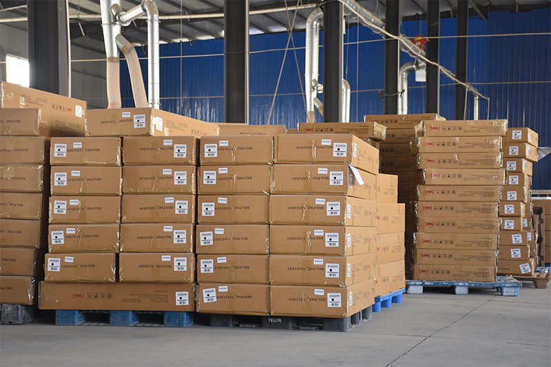 Reinforced cartons with edge protectors and stretch film